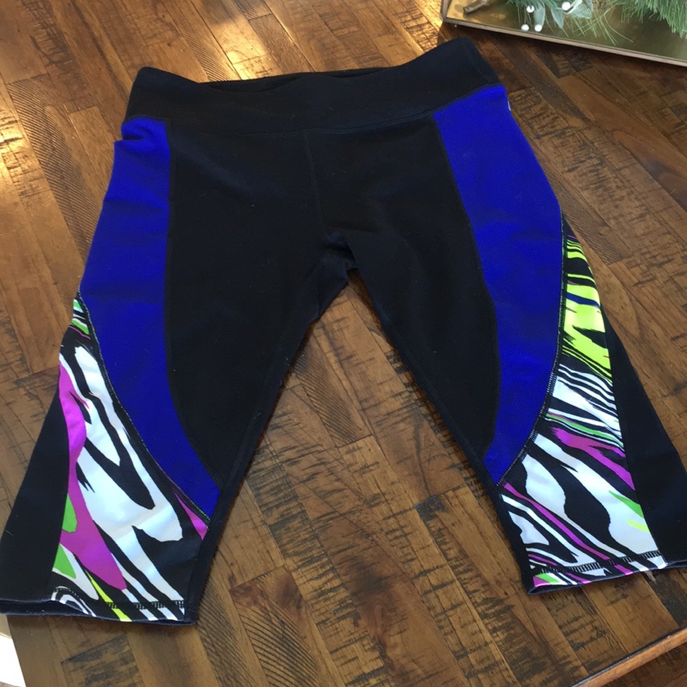 Fabletics crop size medium - Picture 2 of 3